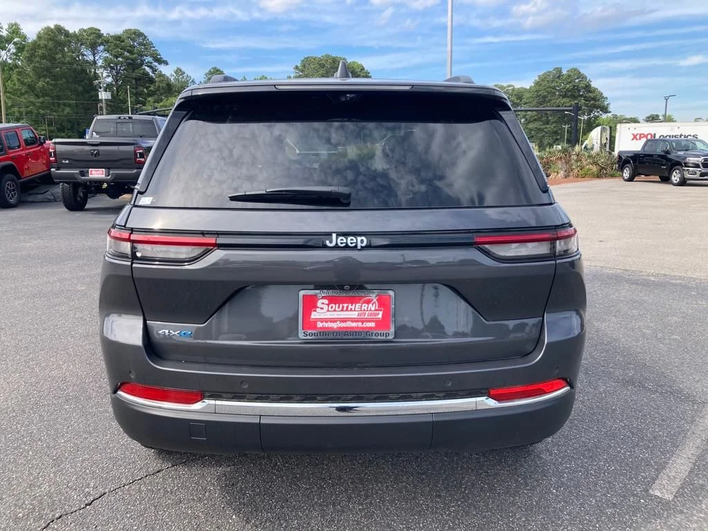 New 2024 Baltic Gray Metallic Clear-Coat Exterior Paint Jeep 4xe image 3