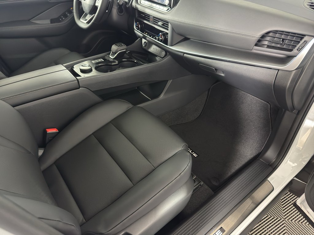 New 2026 Everest White Pearl TriCoat Nissan Dark Armor™ image 20