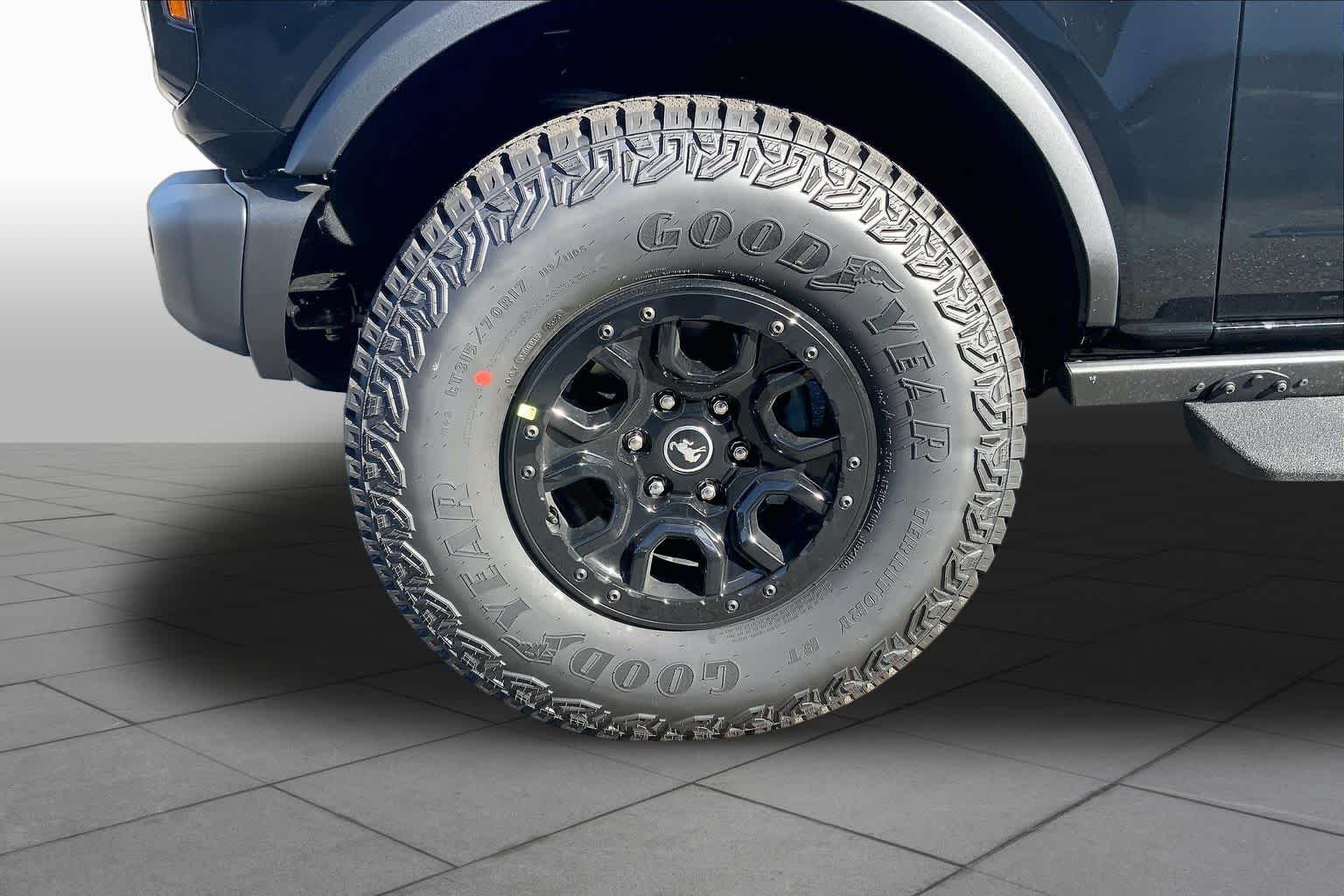 New 2026 Shadow Black Ford Badlands image 17