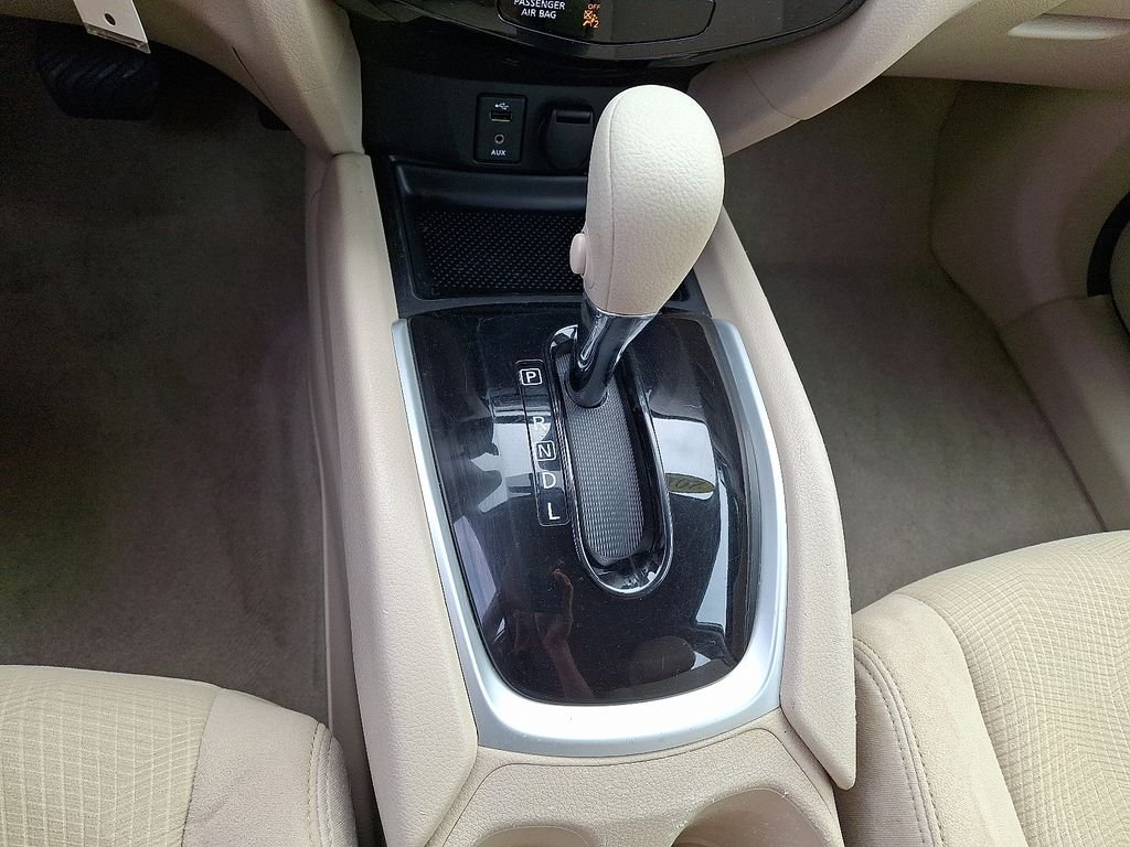 Used 2015 White Nissan S image 16