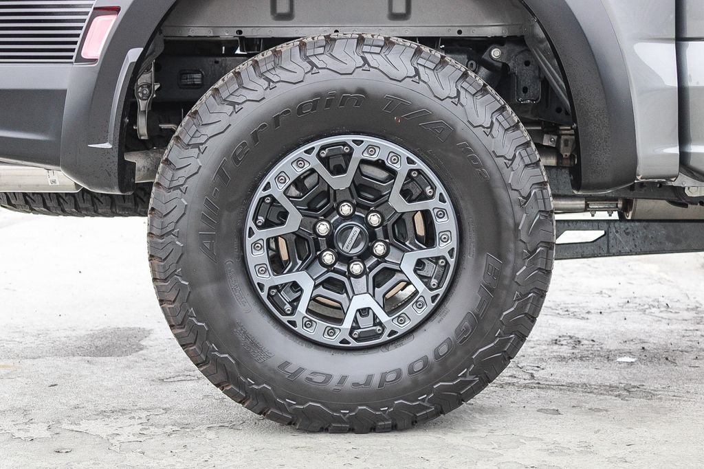 Used 2025 Gray Metallic Ford Raptor image 12
