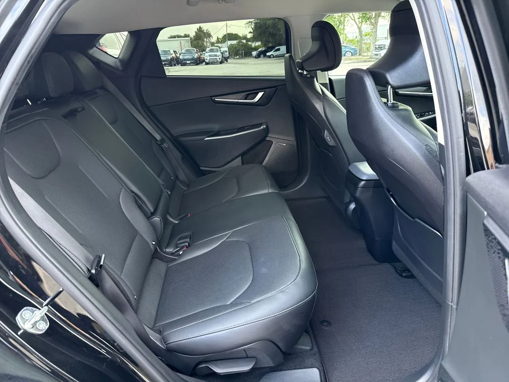 Certified Used 2023 Black Kia Wind image 27