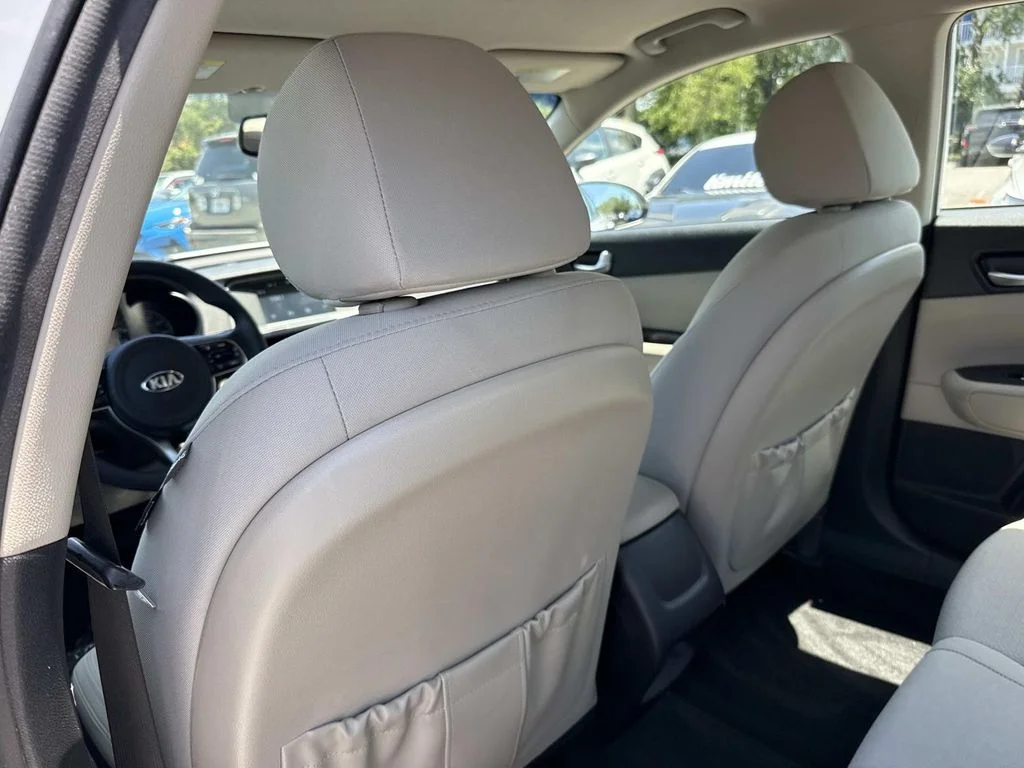 Used 2018 White Kia LX image 14
