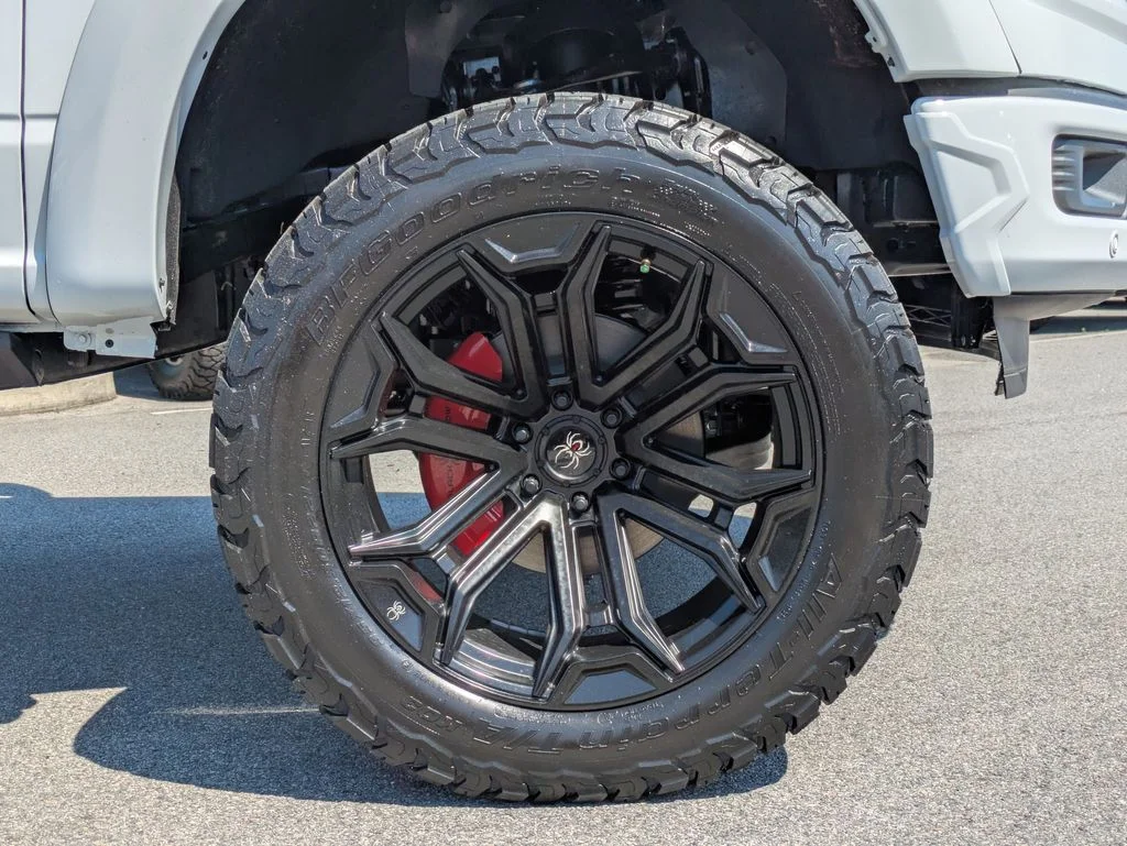 New 2026 Oxford White Ford XLT image 11