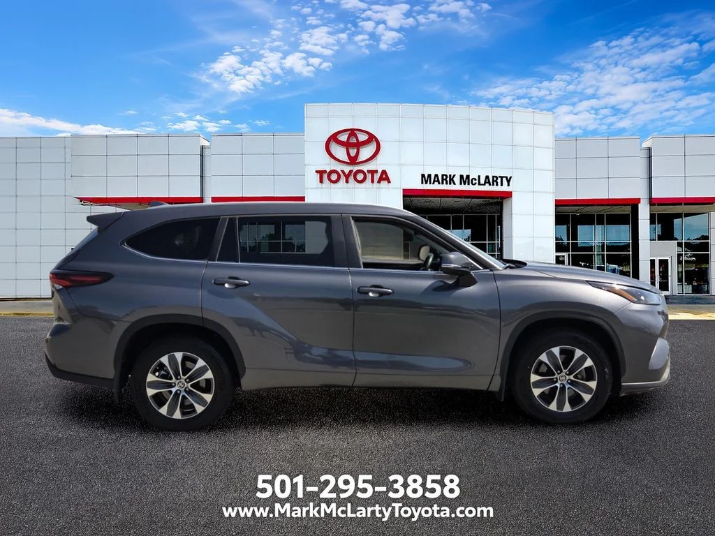 Used 2025 Gray Toyota XLE image 6