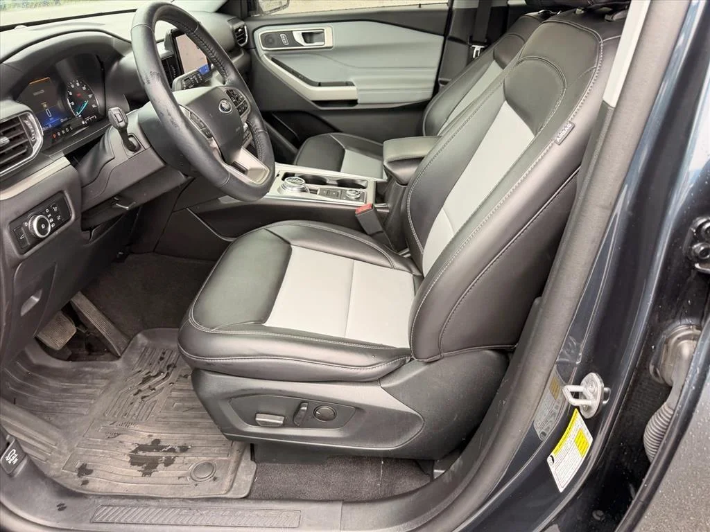 Used 2024 Stone Blue Ford XLT image 10