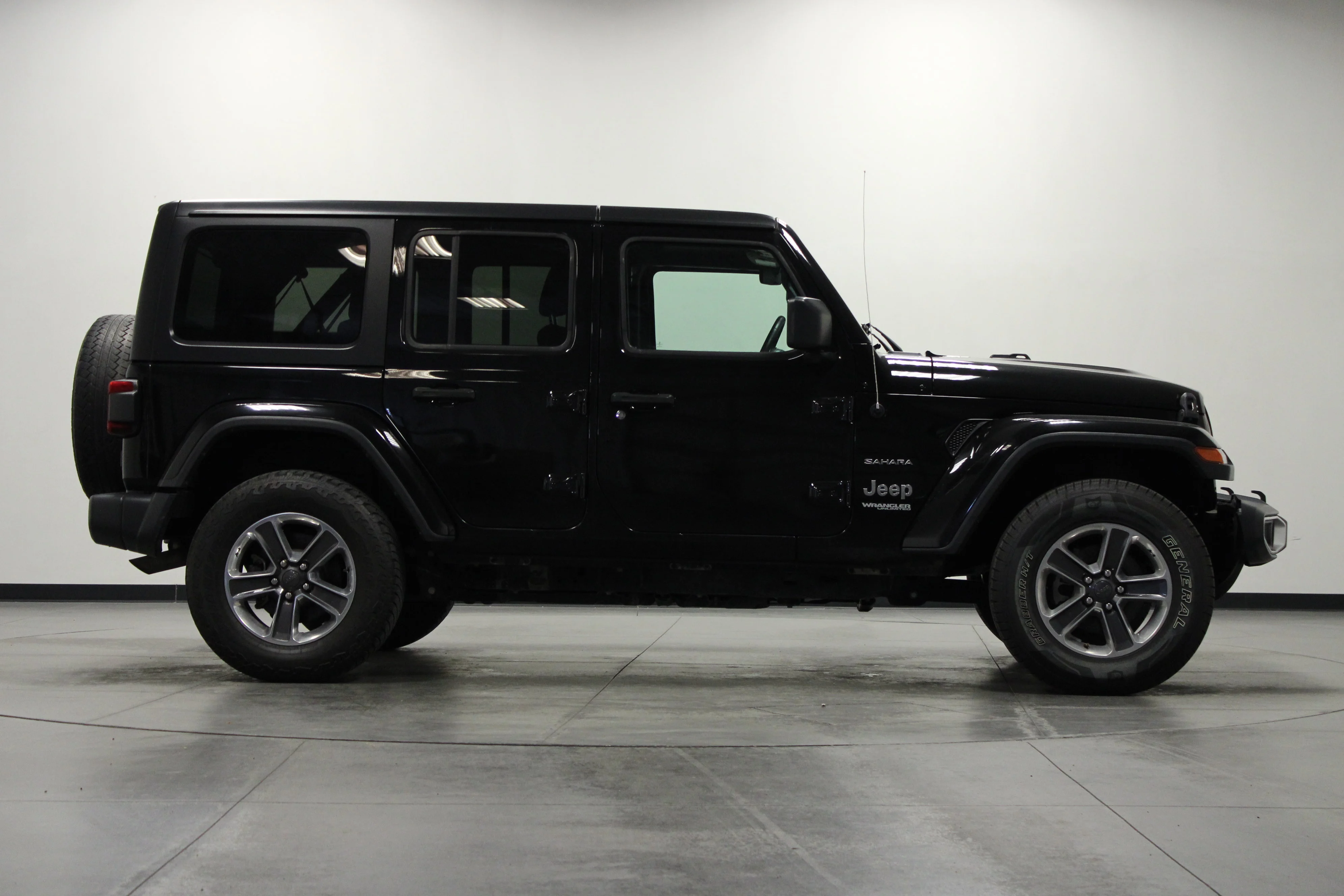 Used 2018 Black Clearcoat Jeep Sahara image 3