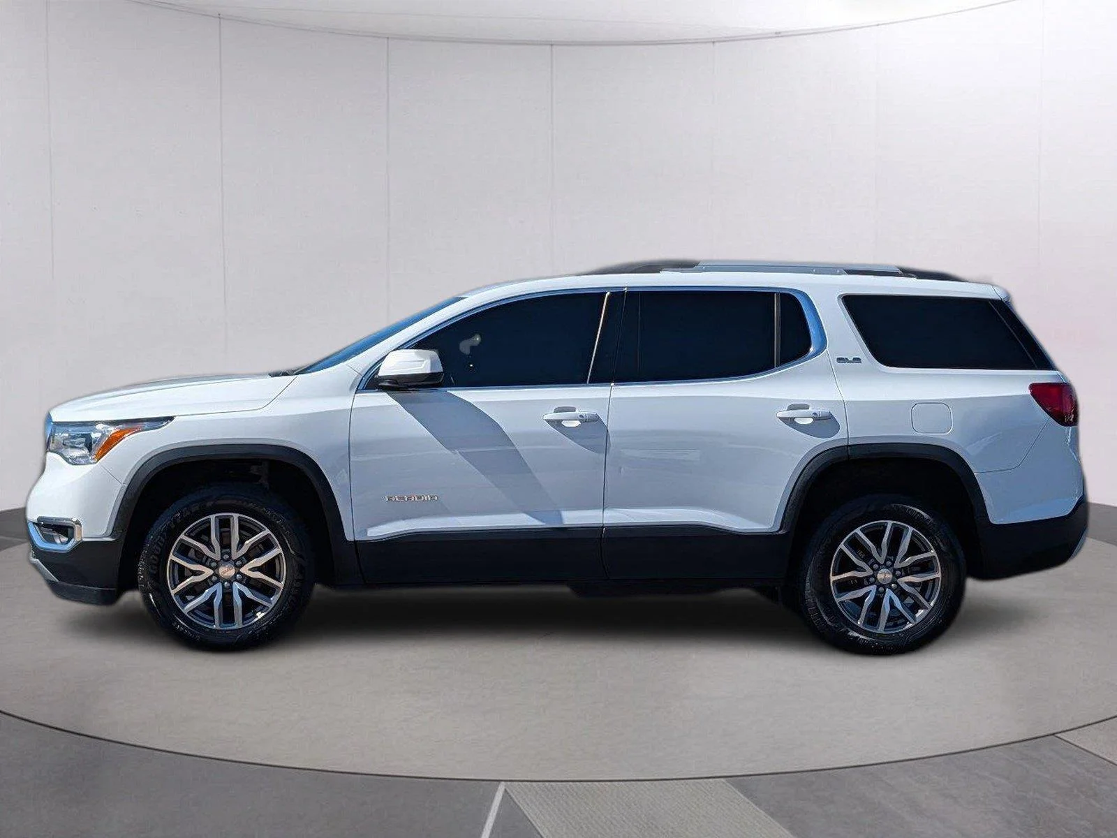 Used 2019 Summit White GMC SLE image 2