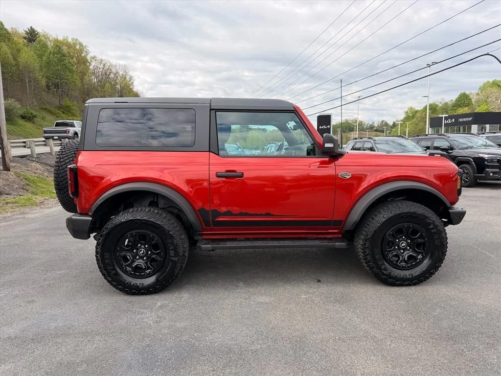 Used 2022 Red Ford Wildtrak image 16