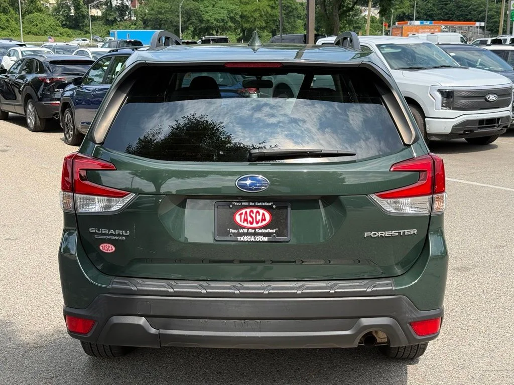 Used 2023 Cascade Green Silica Subaru Premium image 9