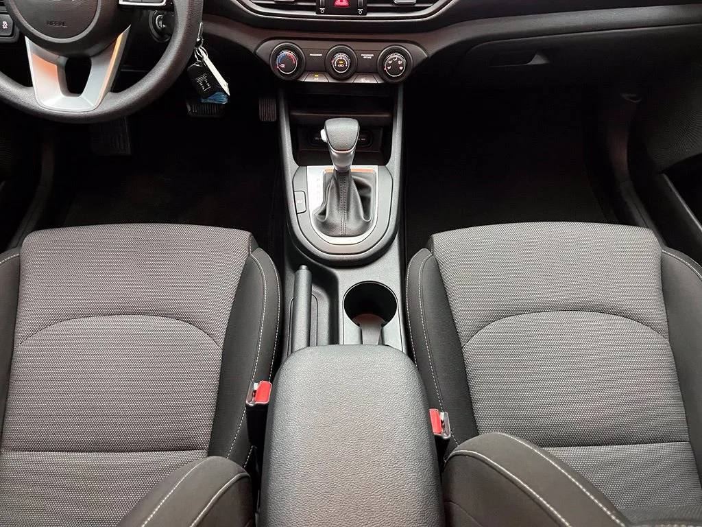 Used 2023 Red Kia LXS image 32