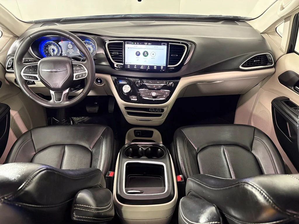 Used 2024 Black Chrysler Touring L image 30