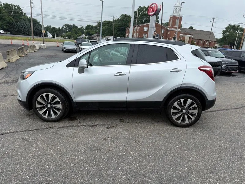 Used 2017 Silver Buick Preferred II image 5