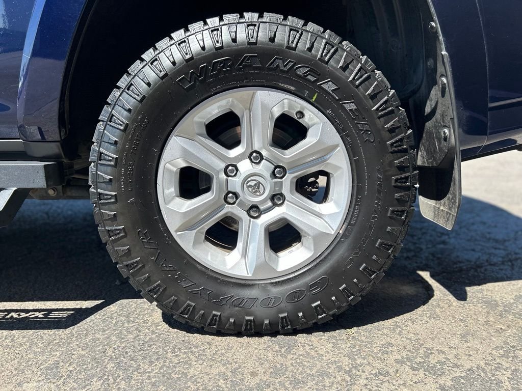 Used 2019 Nautical Blue Metallic Toyota SR5 image 10