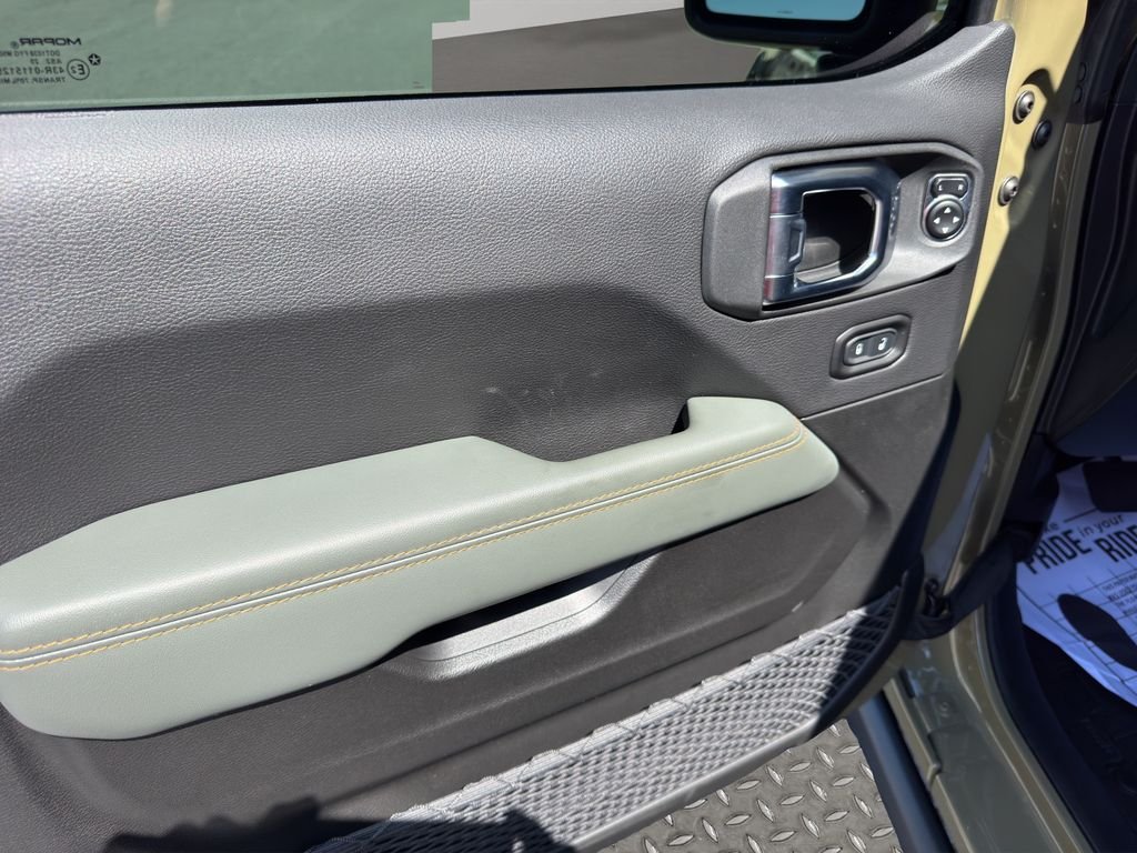 Used 2025 Green Jeep Mojave X image 22