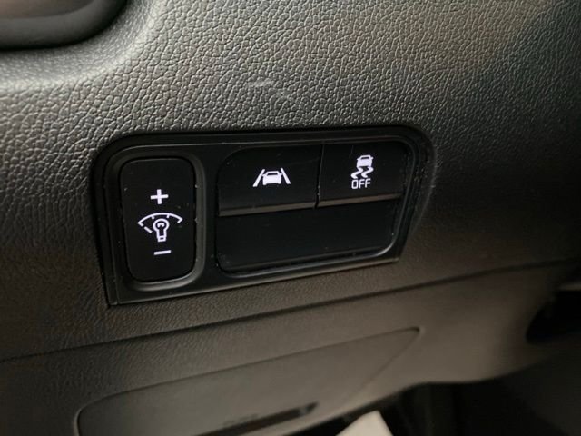 Used 2022 Black Kia S image 18