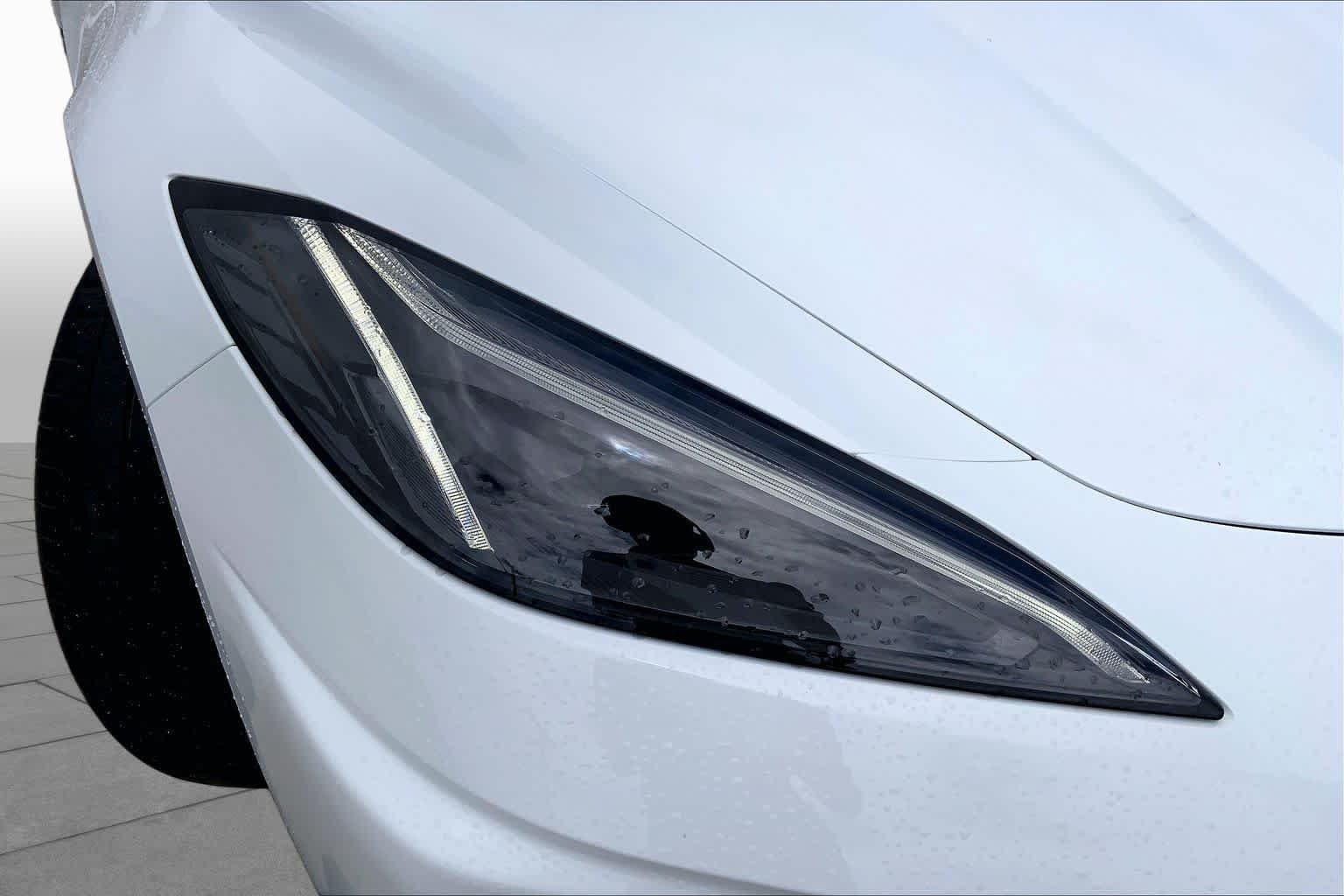Used 2024 Arctic White Chevrolet 2LT image 22