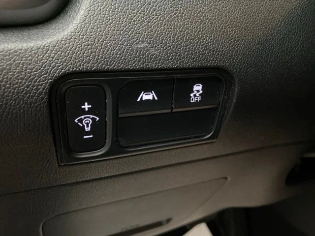 Used 2022 Black Kia S image 18