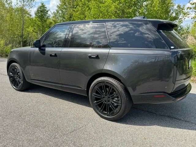 New 2026 Carpathian Grey Land Rover SE image 8