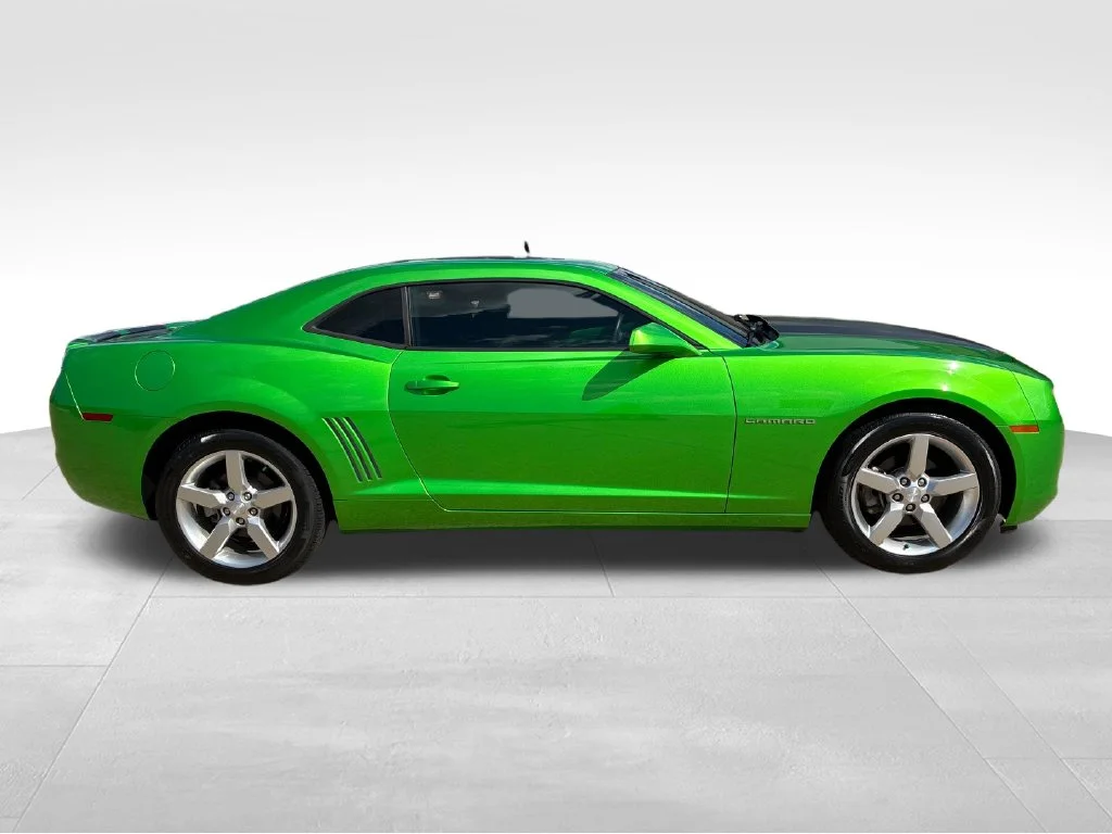 Used 2010 Green Chevrolet 1LT image 7