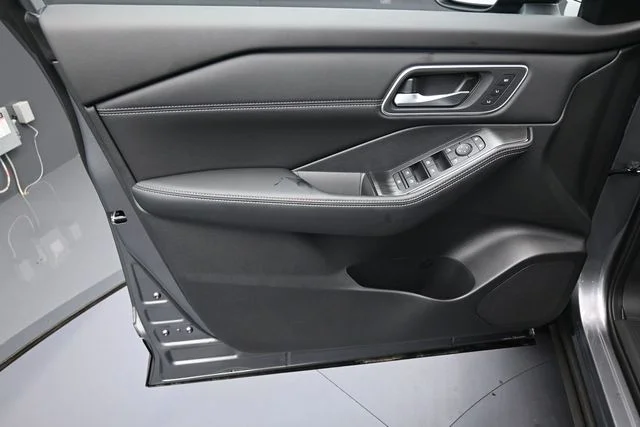New 2026 Gray Nissan Platinum image 9