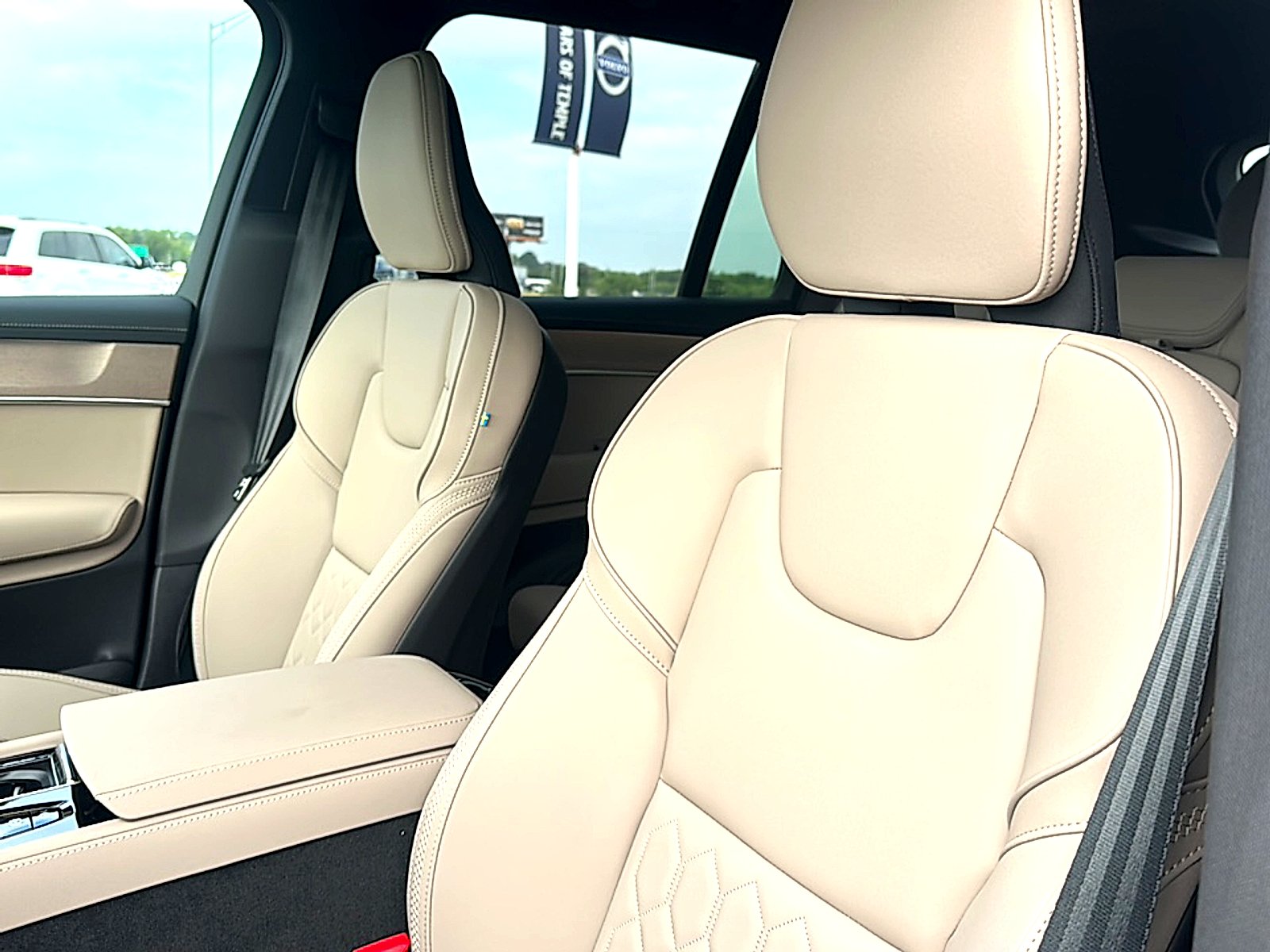 2026 Volvo XC90 Plus - Photo 11