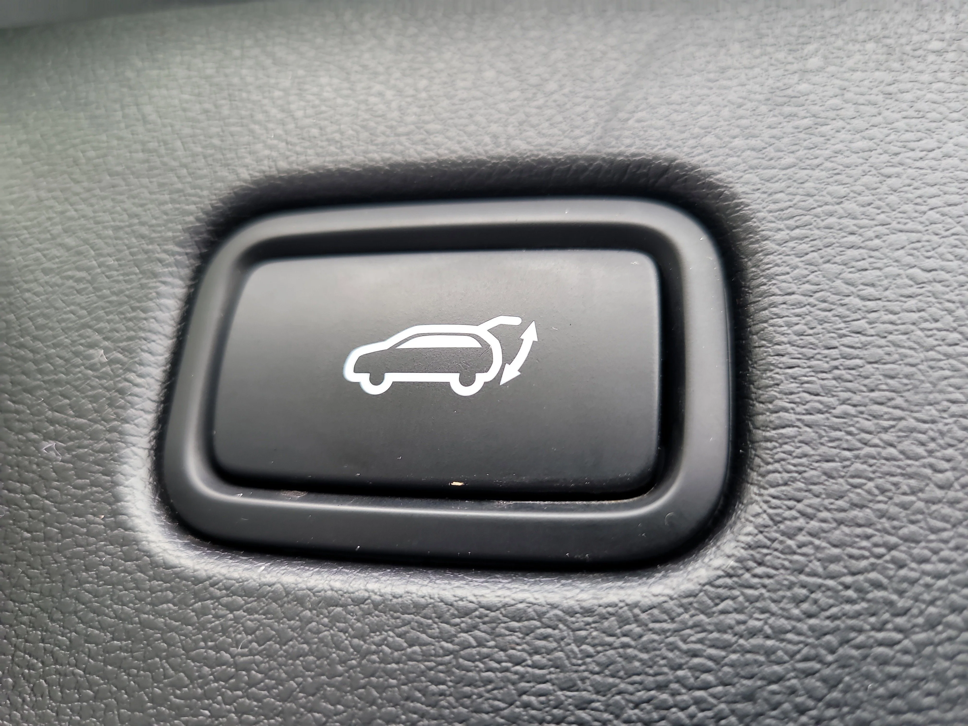 Used 2023 Amazon Gray Hyundai SEL image 12