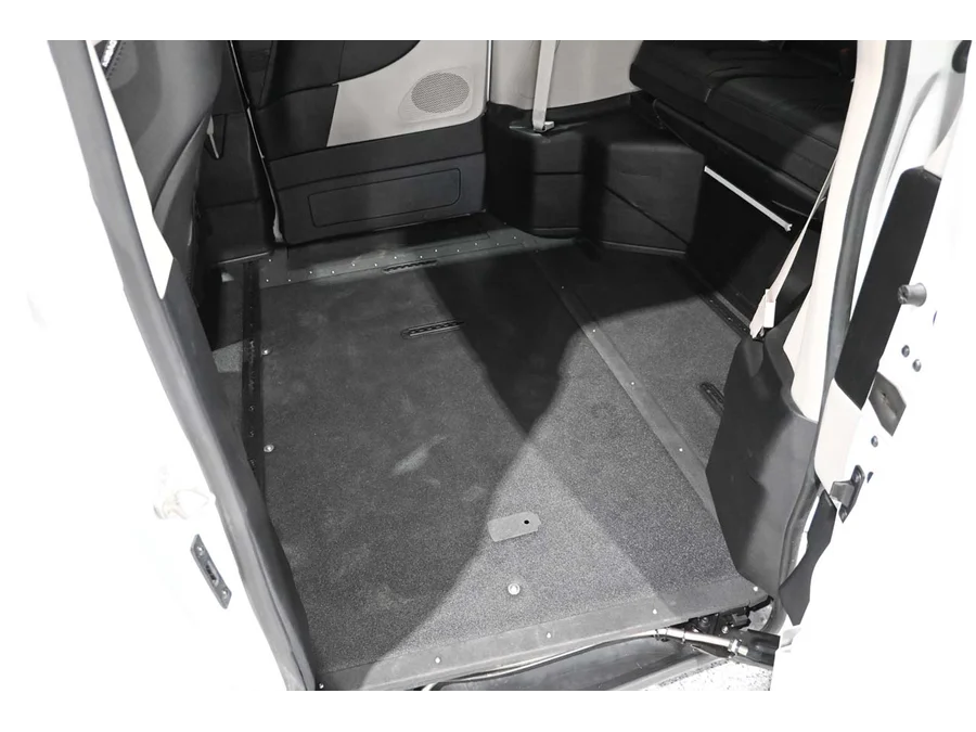 Used 2022 WHITE Chrysler Touring L Mobility Handicap Van image 27