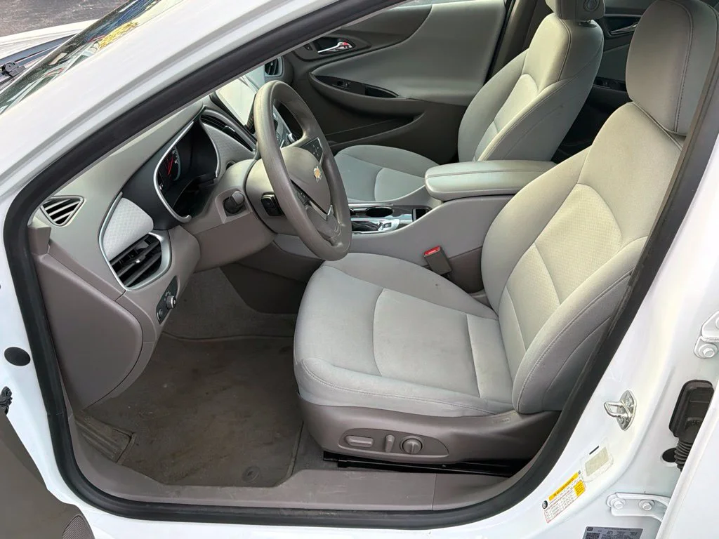 Used 2024 Summit White Chevrolet LT image 16