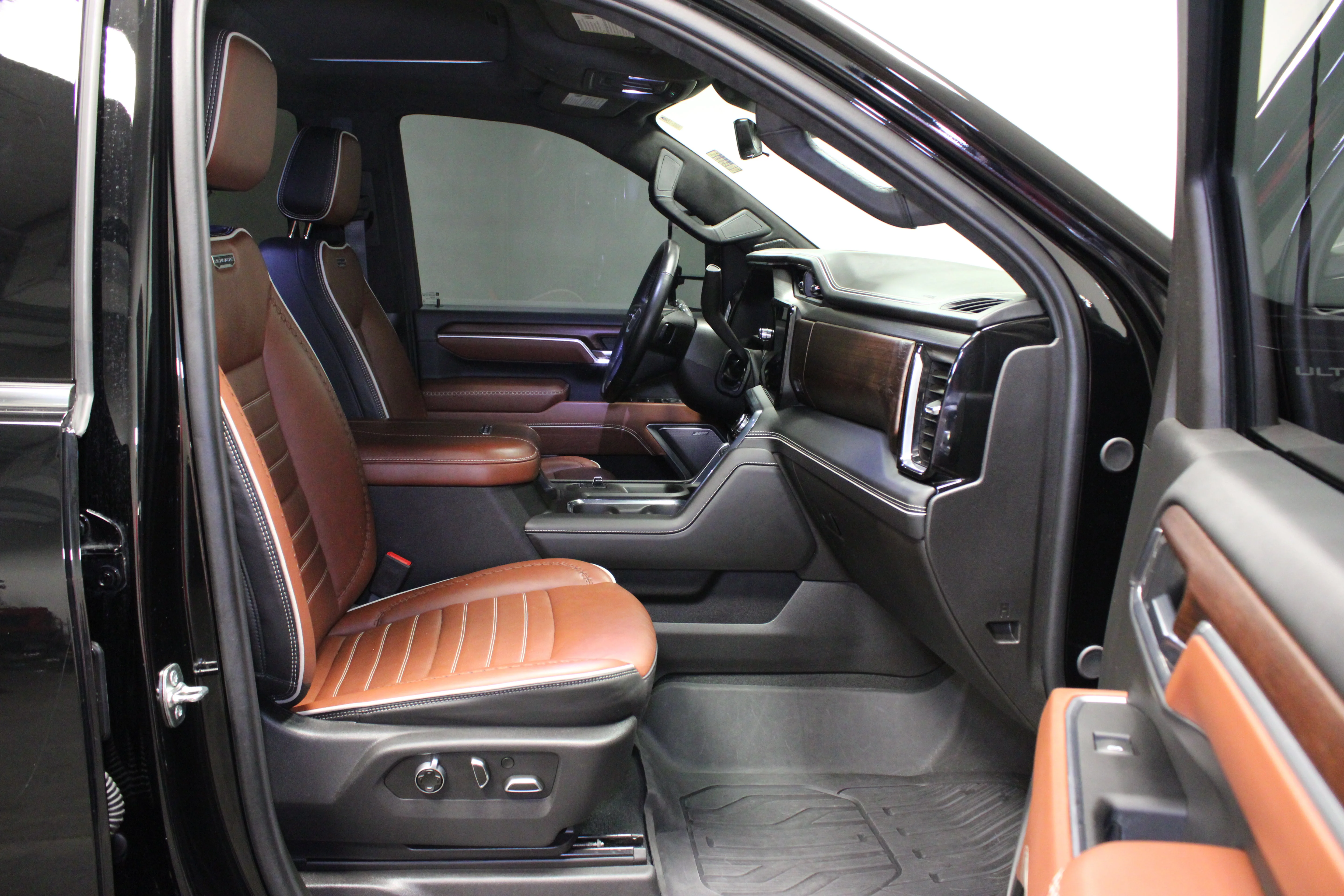 Used 2025 Onyx Black GMC Denali Ultimate image 19
