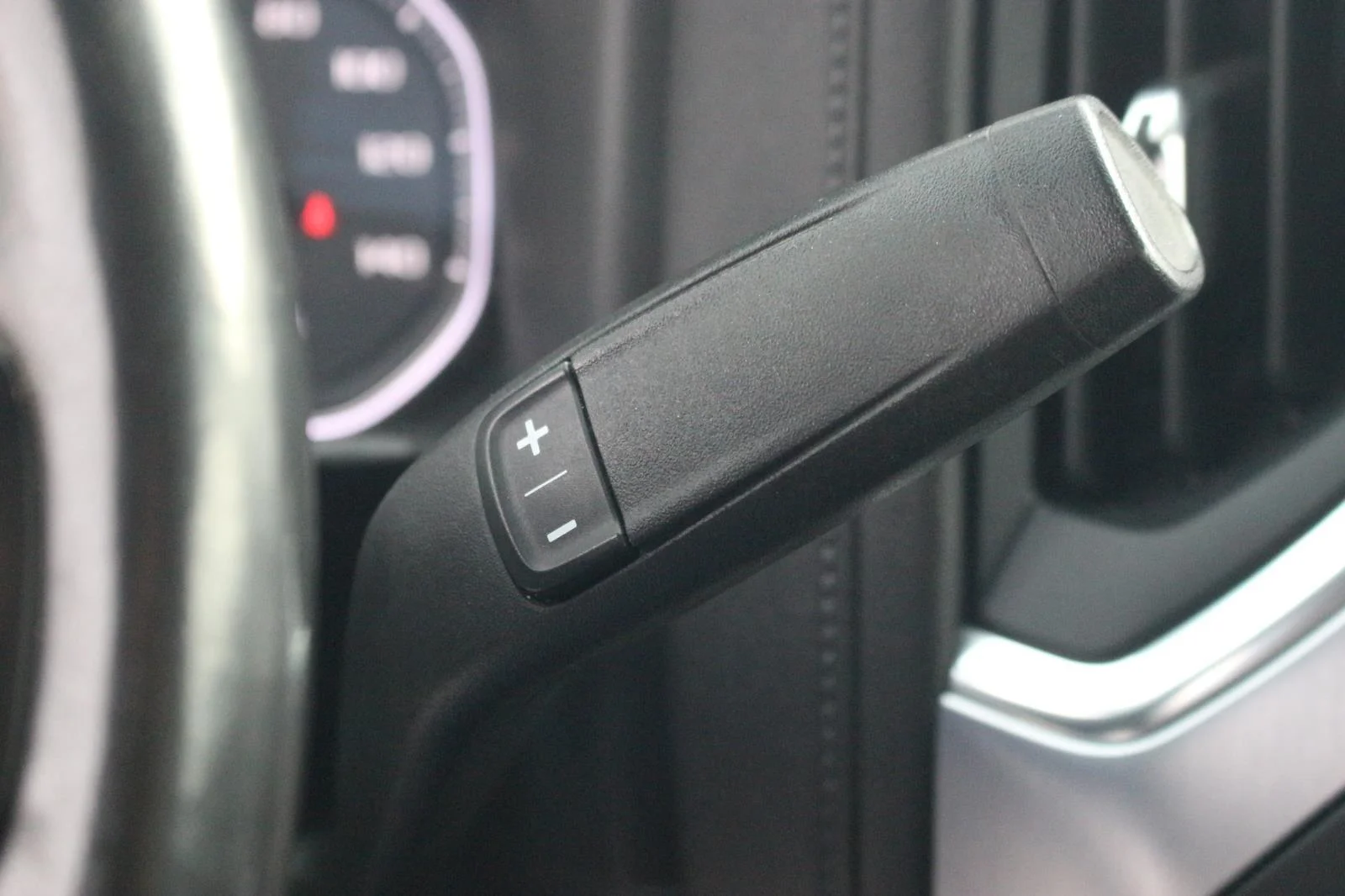 Used 2019 DARK SKY METALLIC GMC SLT image 29