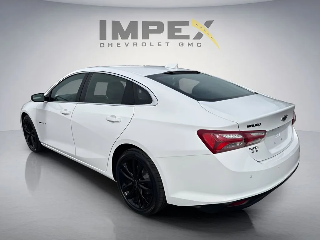 Used 2024 Summit White Chevrolet 1LT image 3