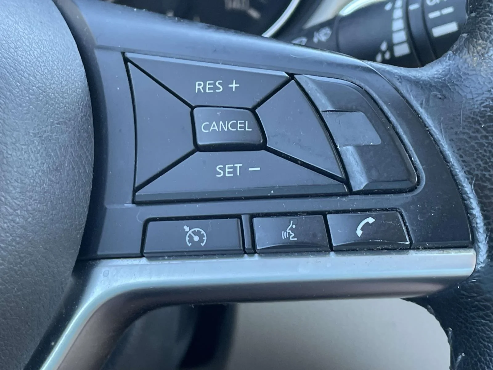 Used 2020 Silver Nissan SV AWD Xtronic CVT image 26