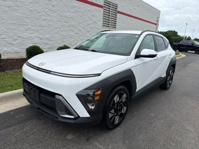 Used 2024 White Hyundai SEL image 3