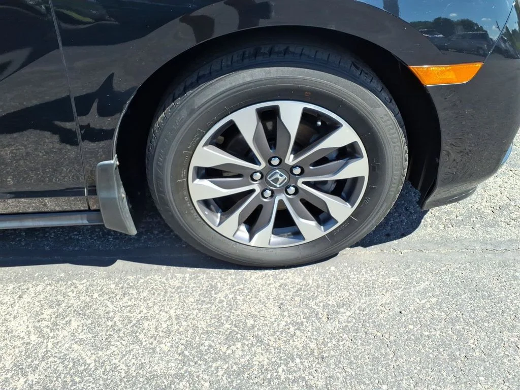 Used 2023 Black Honda EX-L image 9