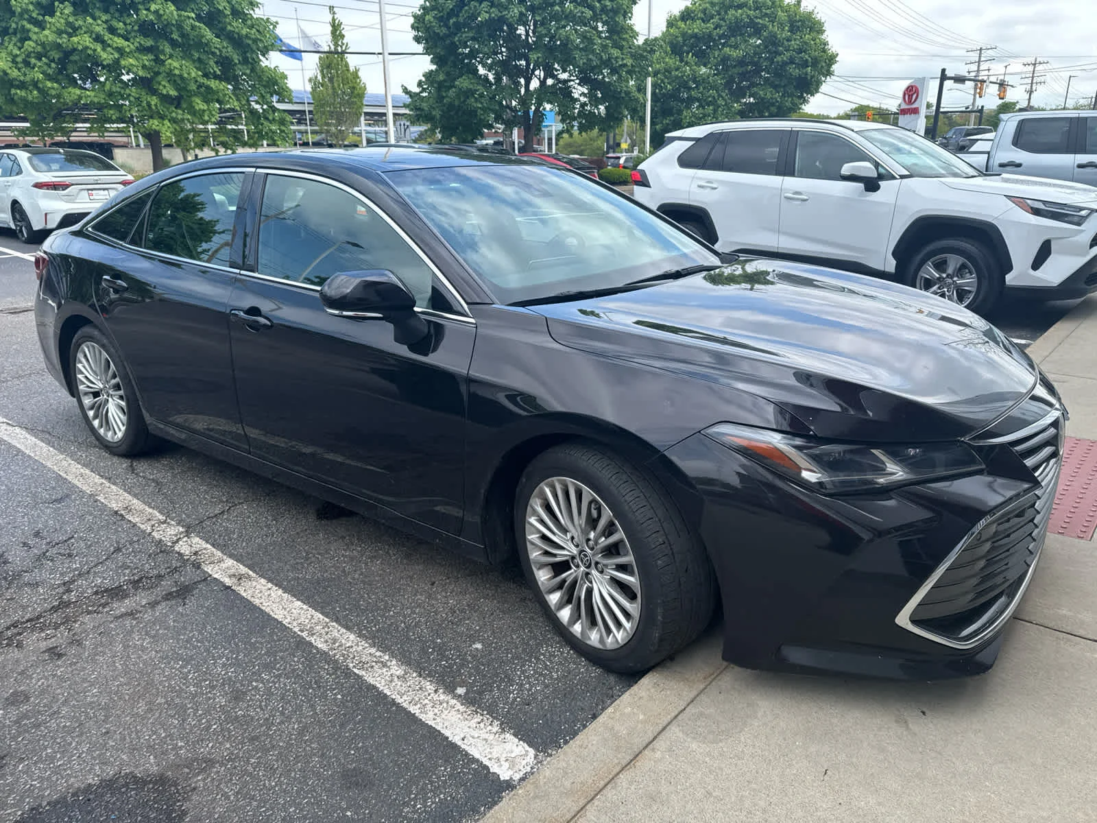 2022 Toyota Avalon Limited Hybrid's photo