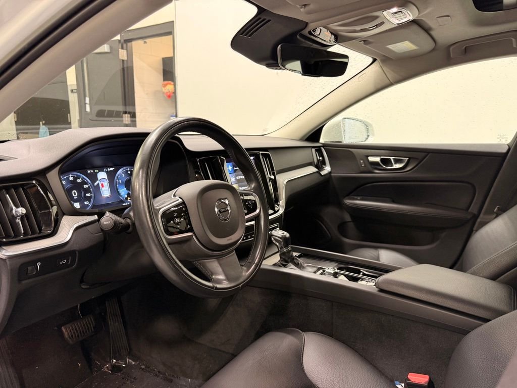 Used 2022 White Volvo  image 11