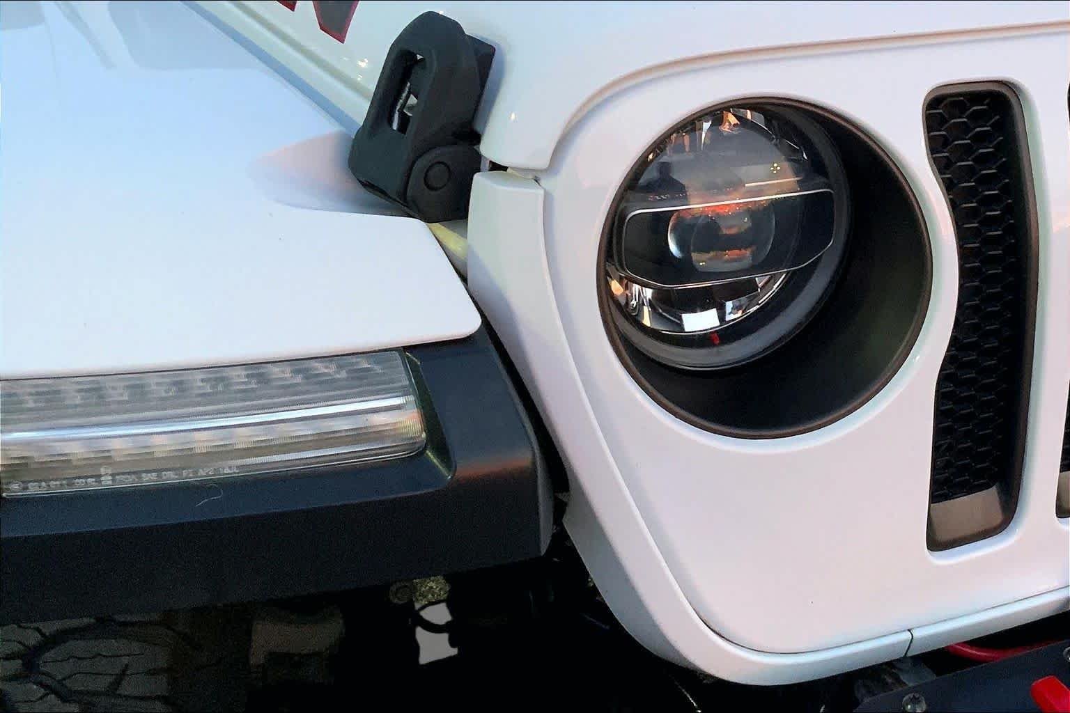 Used 2019 Bright White Clearcoat Jeep Rubicon image 24