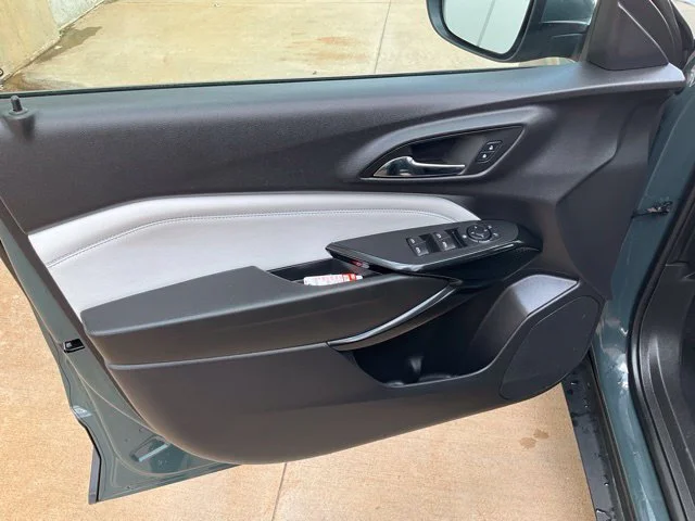 Used 2025 Gray Chevrolet LT image 4