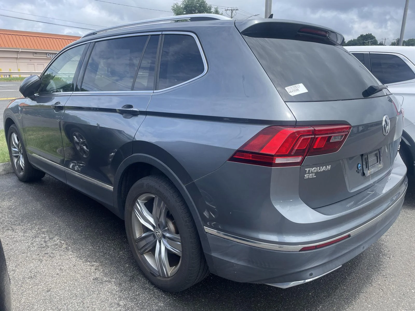 Used 2018 Platinum Gray Metallic Volkswagen SEL Premium image 4