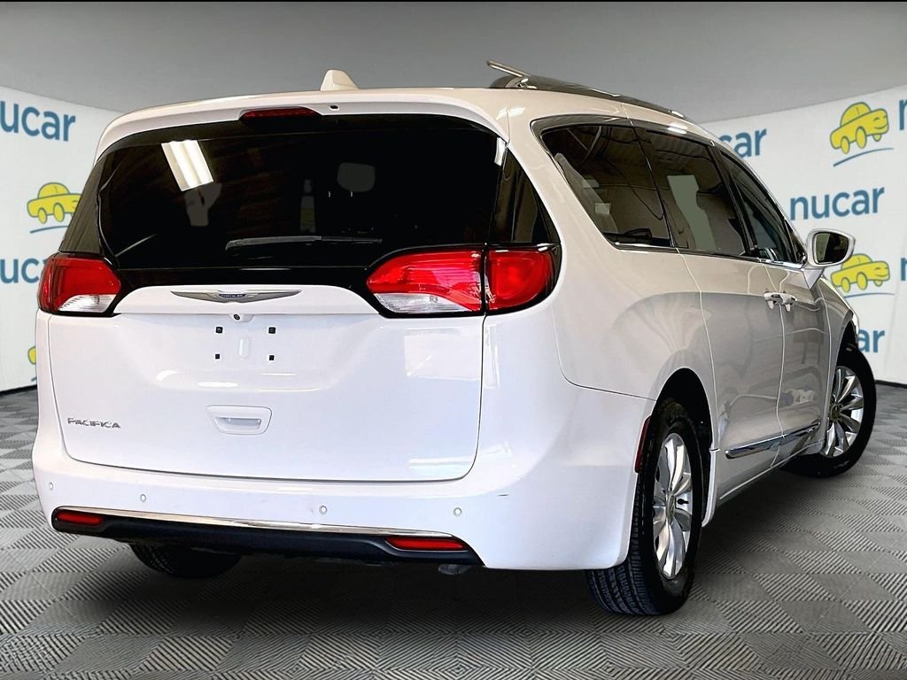 Used 2018 White Chrysler Touring L image 6