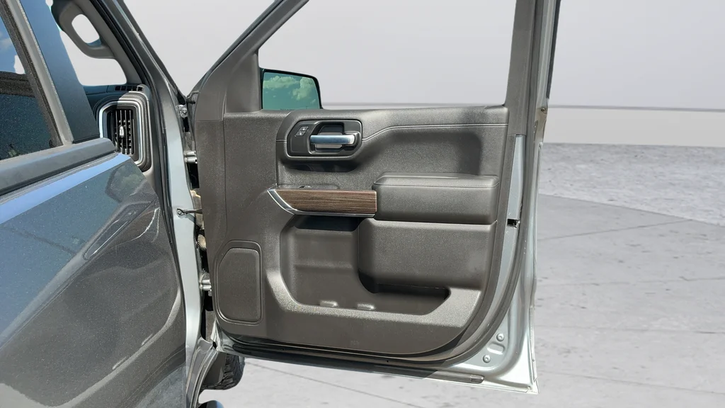 Used 2020 Gray Chevrolet LT image 14