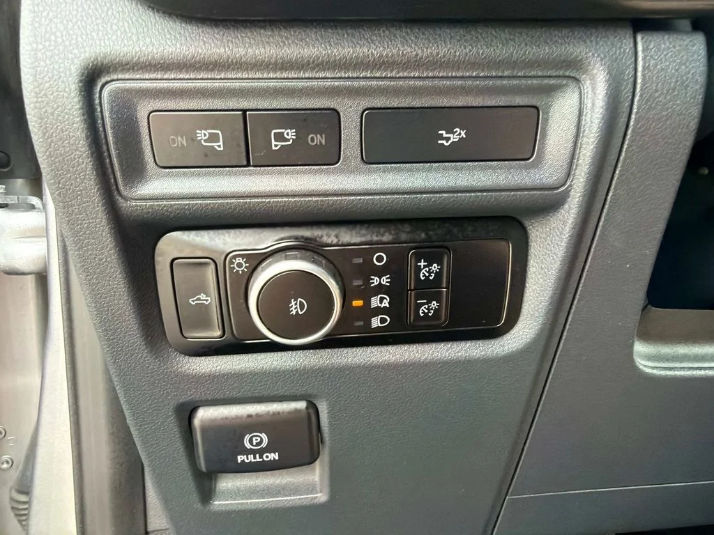 Used 2023 Silver Ford XLT image 31