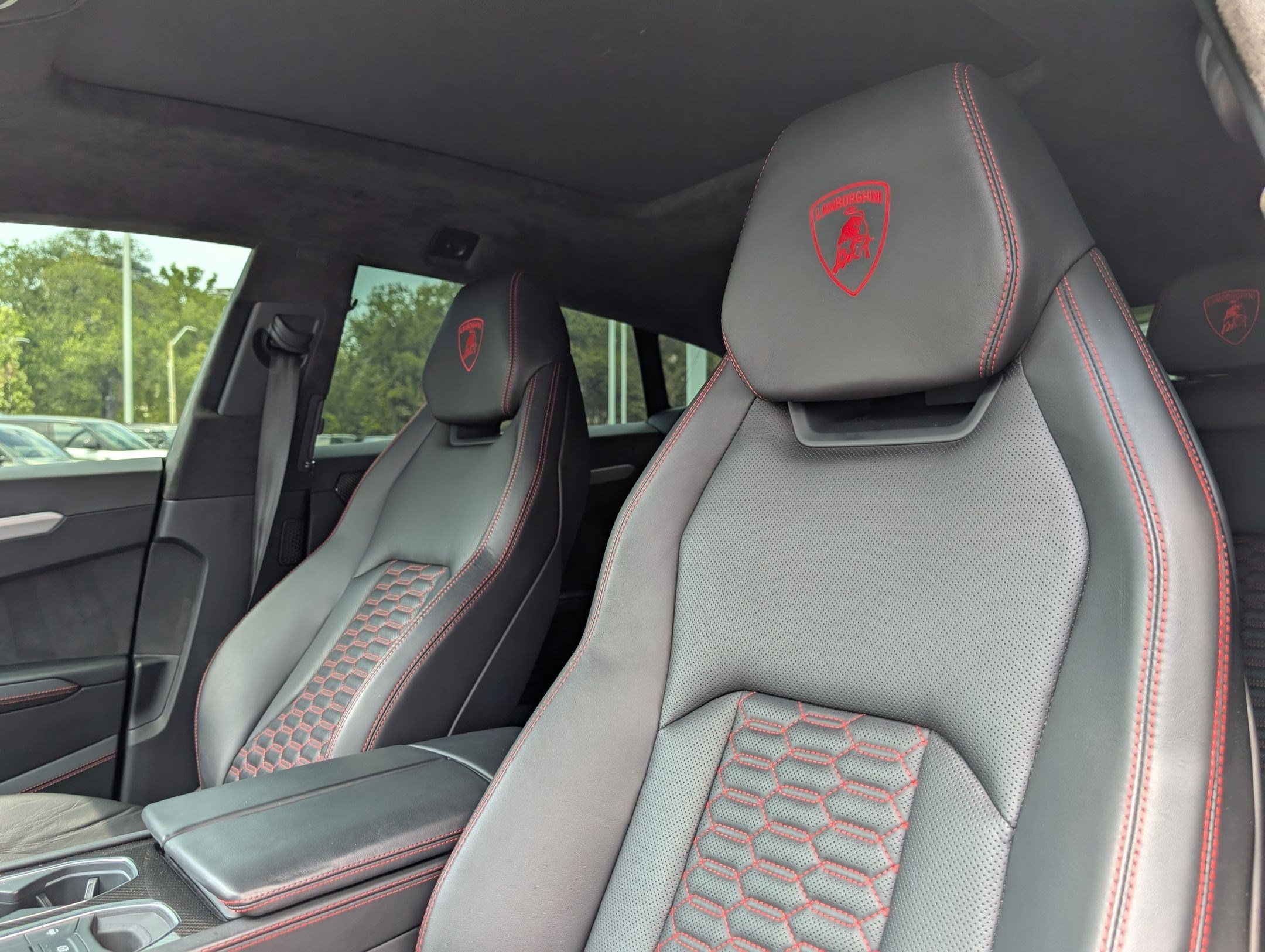 Used 2020 Red Lamborghini Base image 15