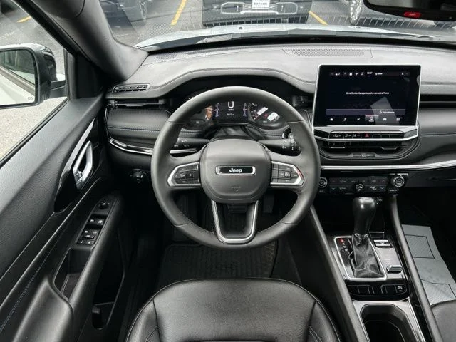 Used 2025 Silver Jeep Latitude image 25