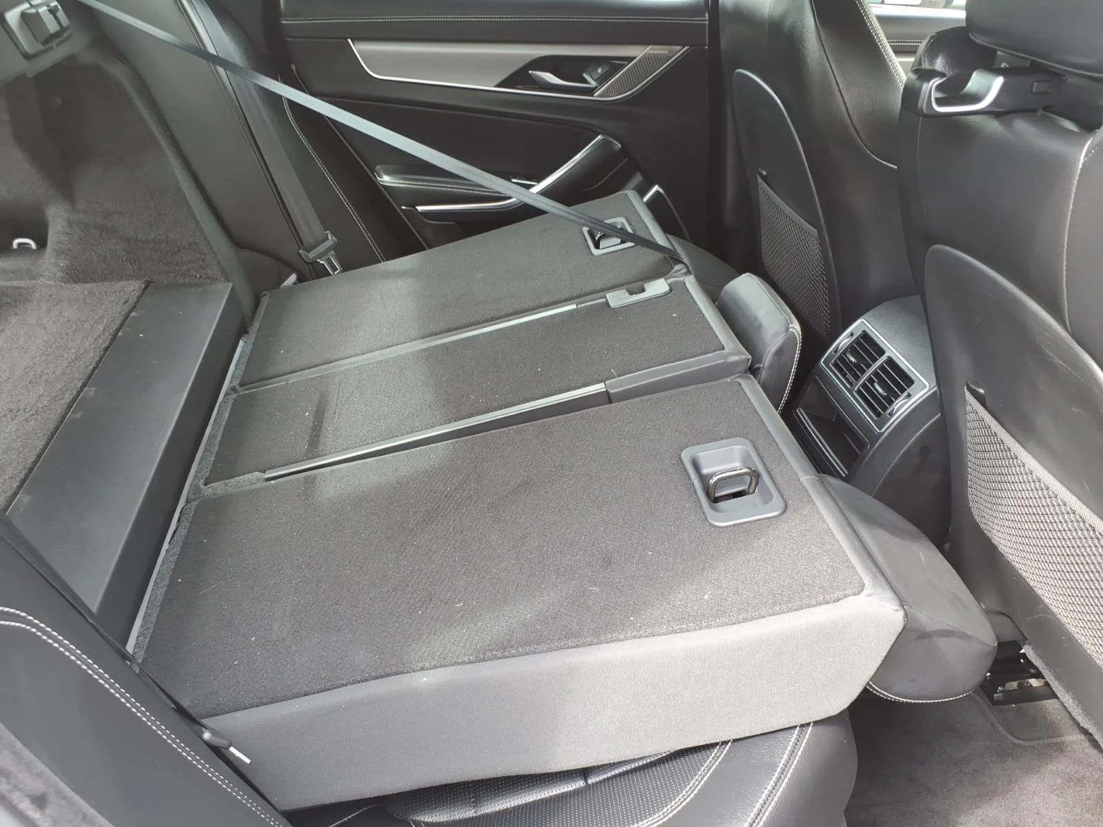 Used 2021 Yulong White Metallic Jaguar R-Dynamic SE image 25