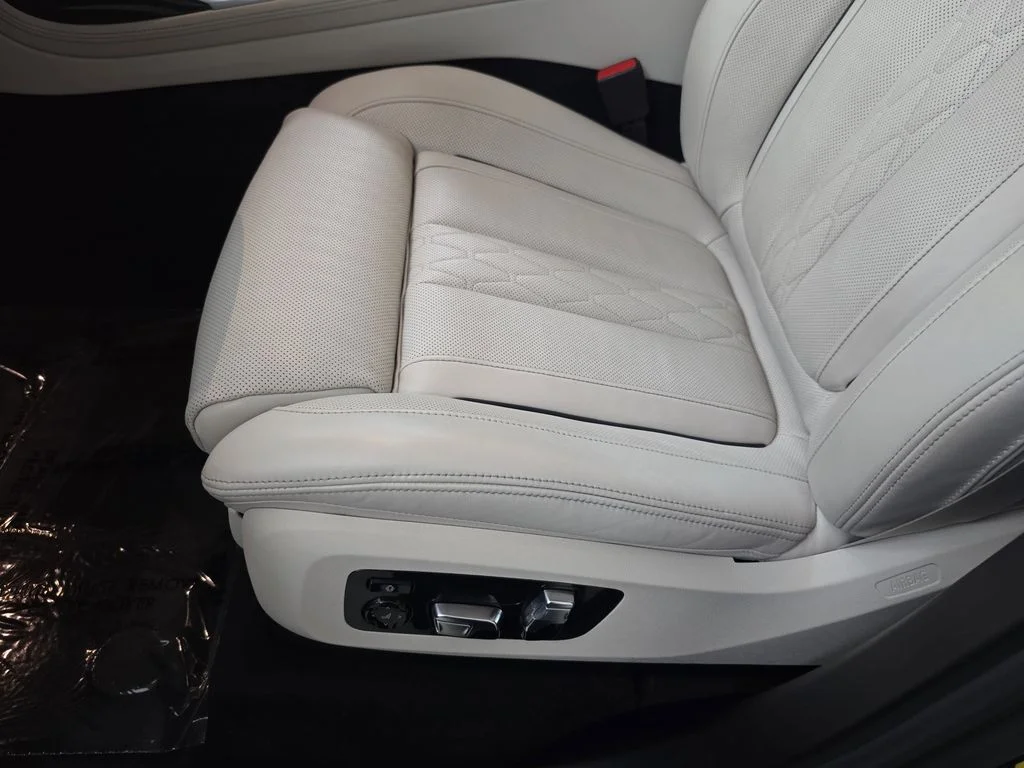 Used 2023 Marina Bay Blue Metallic BMW M60i image 27