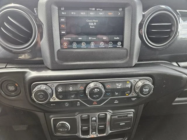 Used 2021  Jeep Unlimited Sport Altitude image 18