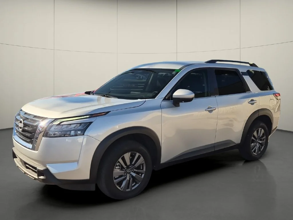 Used 2024 Silver Nissan SV image 3
