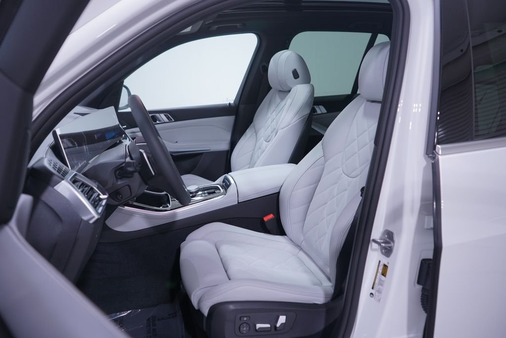 New 2026 Alpine White BMW sDrive40i image 7